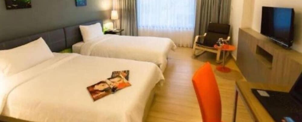 Grand Tower Inn Sathorn Hotel Bangkok Bagian luar foto