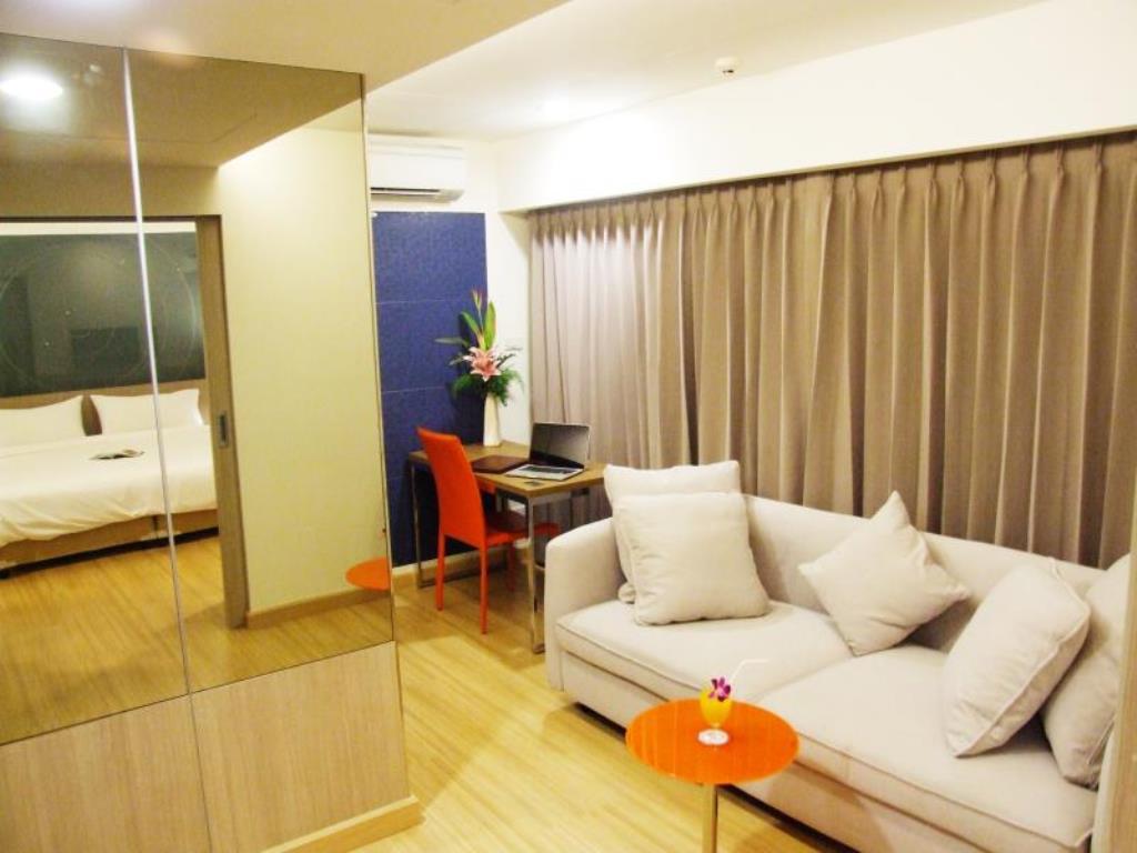 Grand Tower Inn Sathorn Hotel Bangkok Bagian luar foto