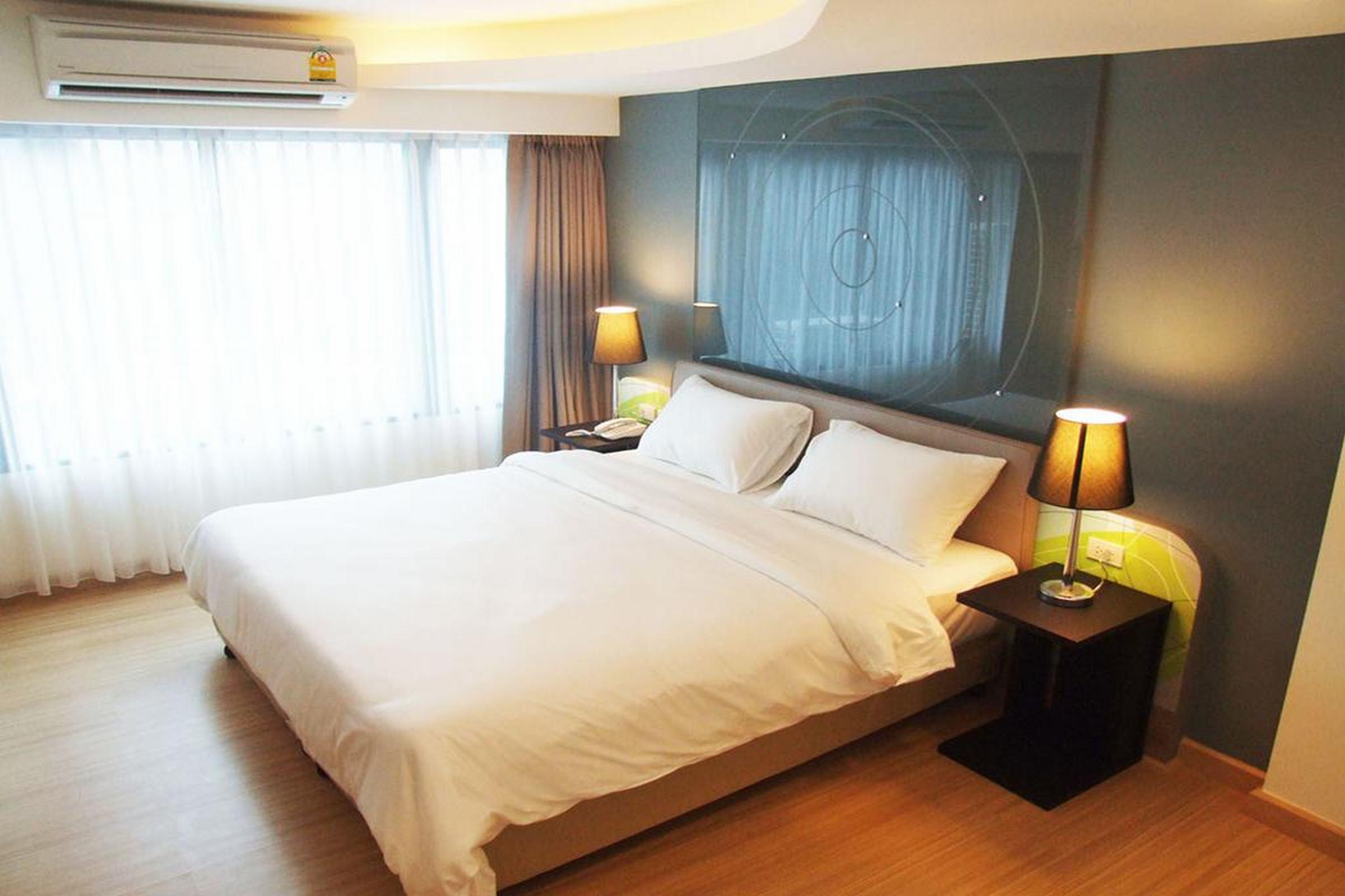 Grand Tower Inn Sathorn Hotel Bangkok Bagian luar foto