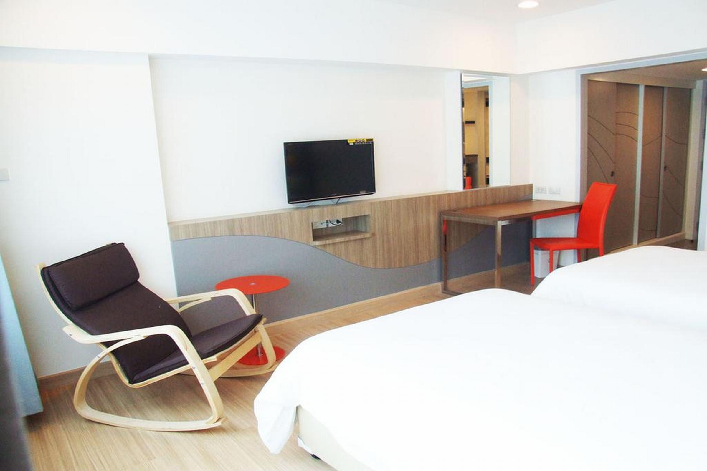 Grand Tower Inn Sathorn Hotel Bangkok Bagian luar foto