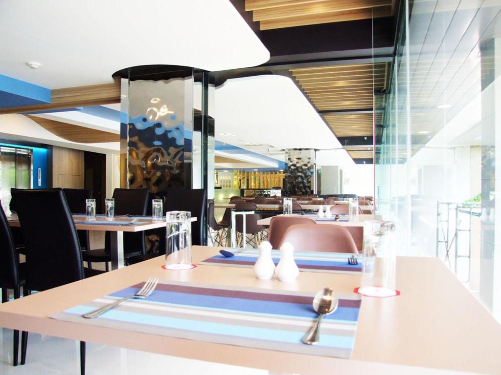 Grand Tower Inn Sathorn Hotel Bangkok Bagian luar foto