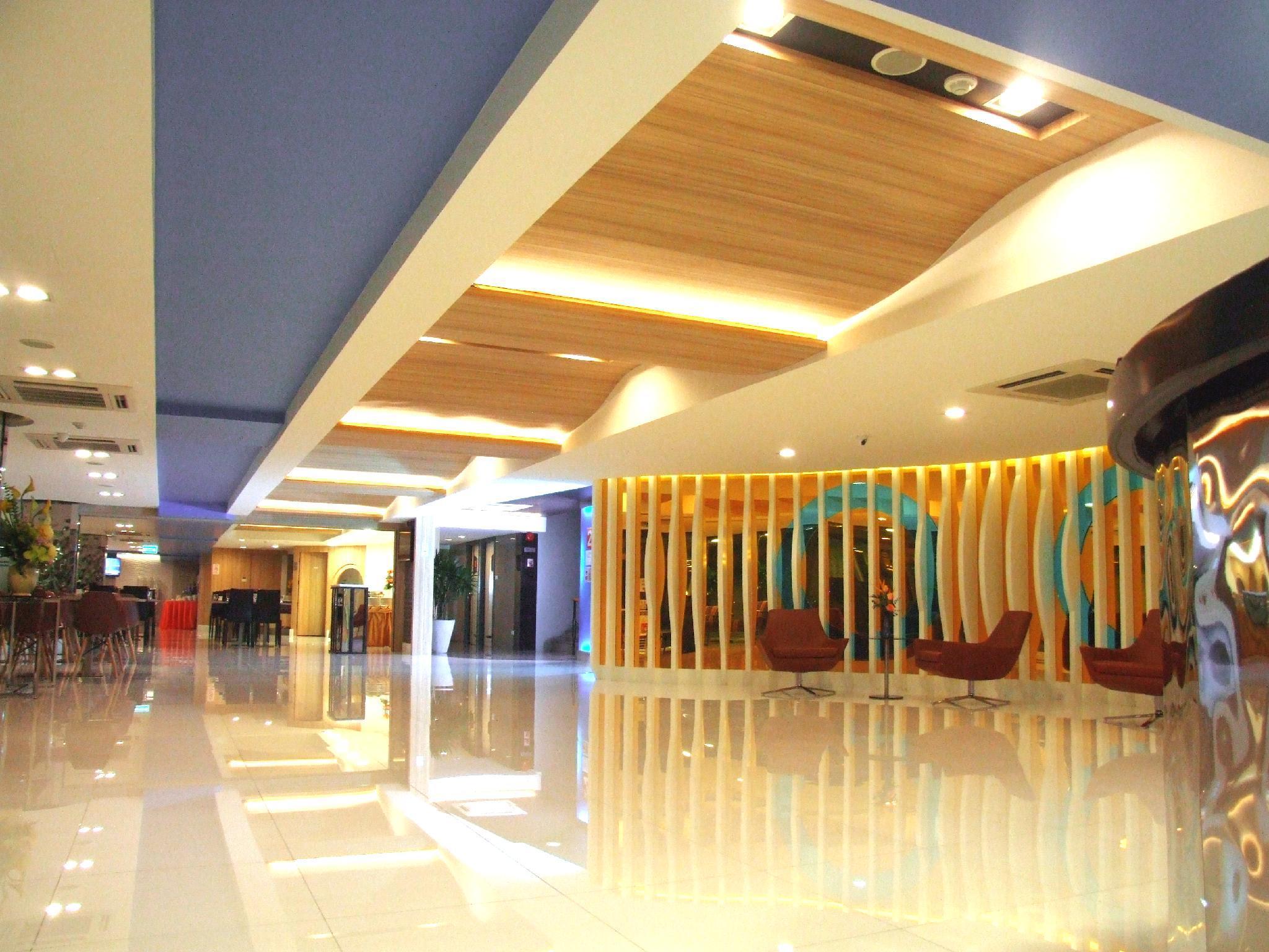Grand Tower Inn Sathorn Hotel Bangkok Bagian luar foto