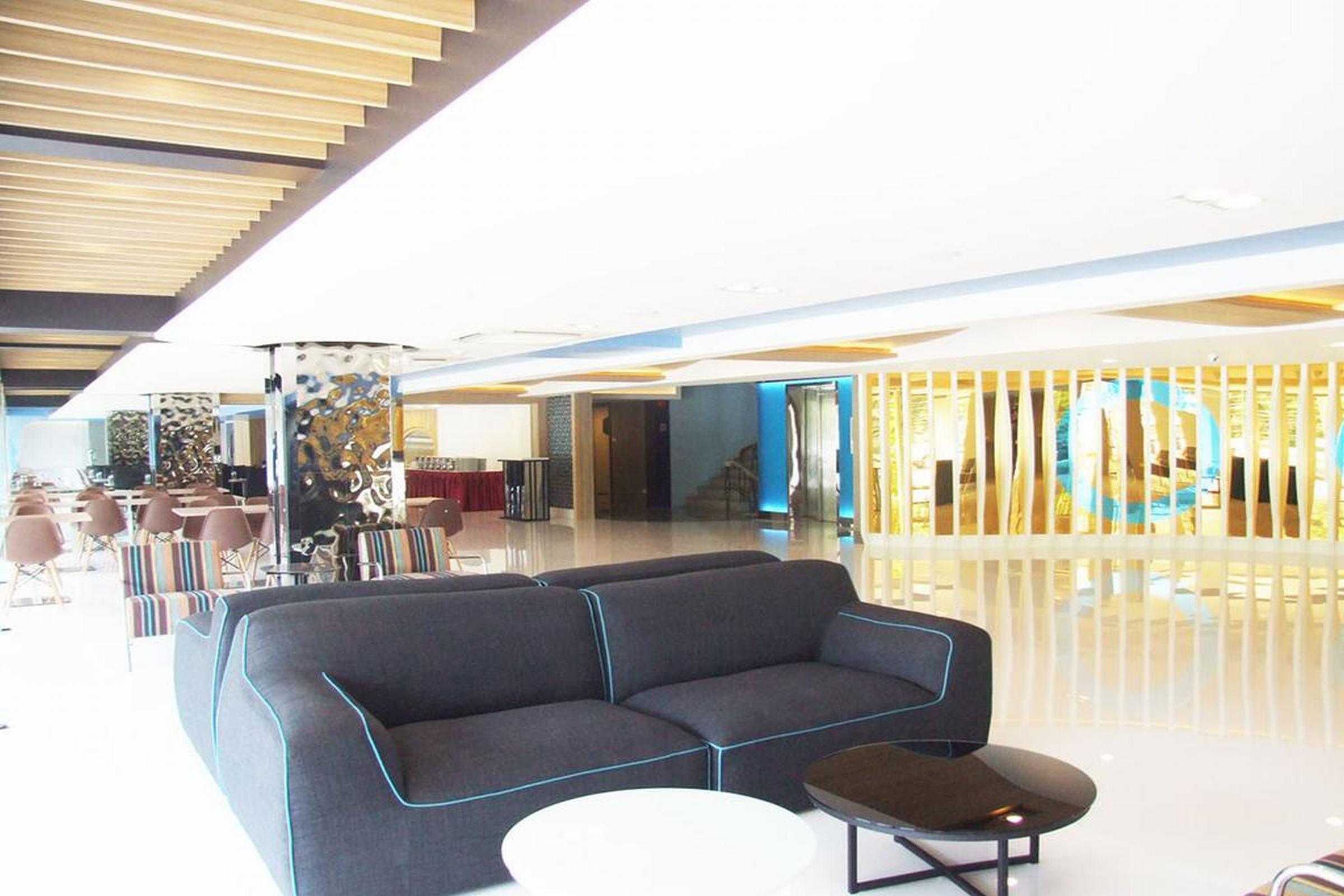 Grand Tower Inn Sathorn Hotel Bangkok Bagian luar foto