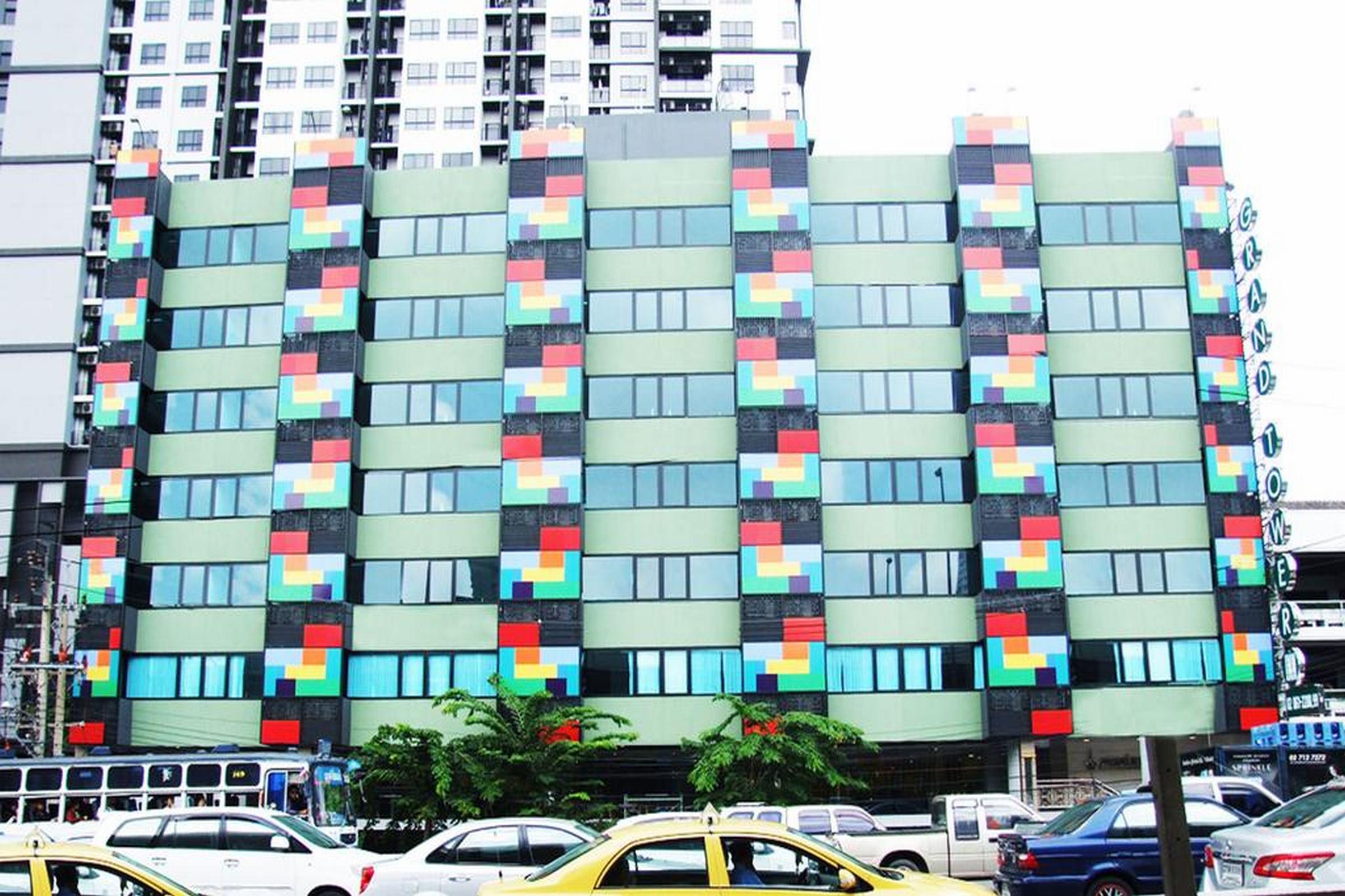 Grand Tower Inn Sathorn Hotel Bangkok Bagian luar foto