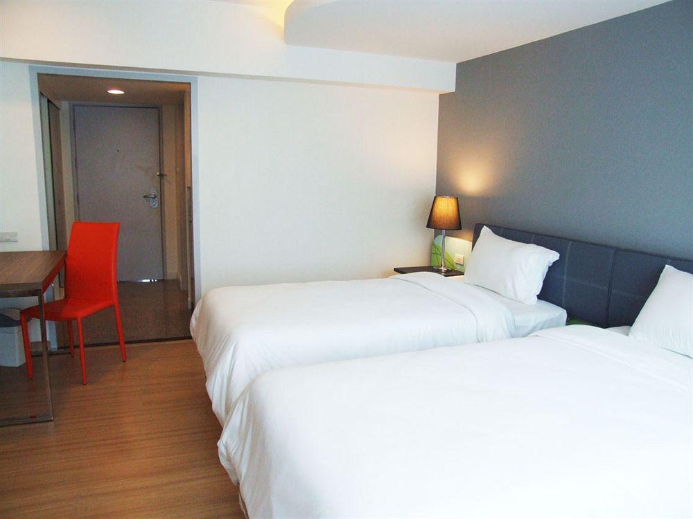 Grand Tower Inn Sathorn Hotel Bangkok Bagian luar foto