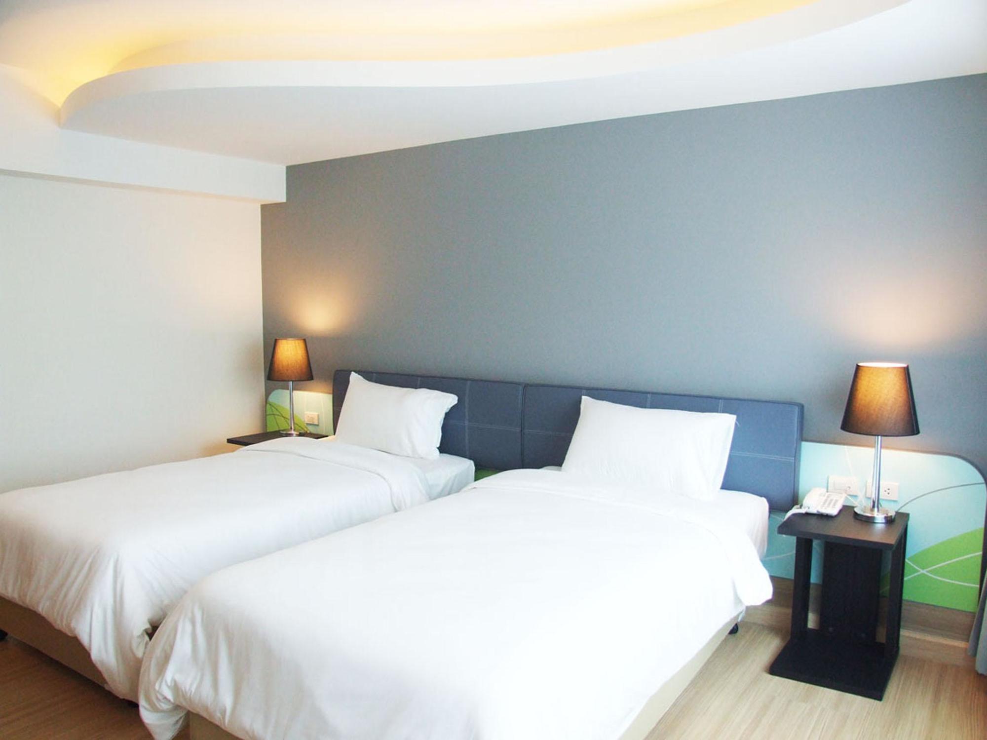 Grand Tower Inn Sathorn Hotel Bangkok Bagian luar foto