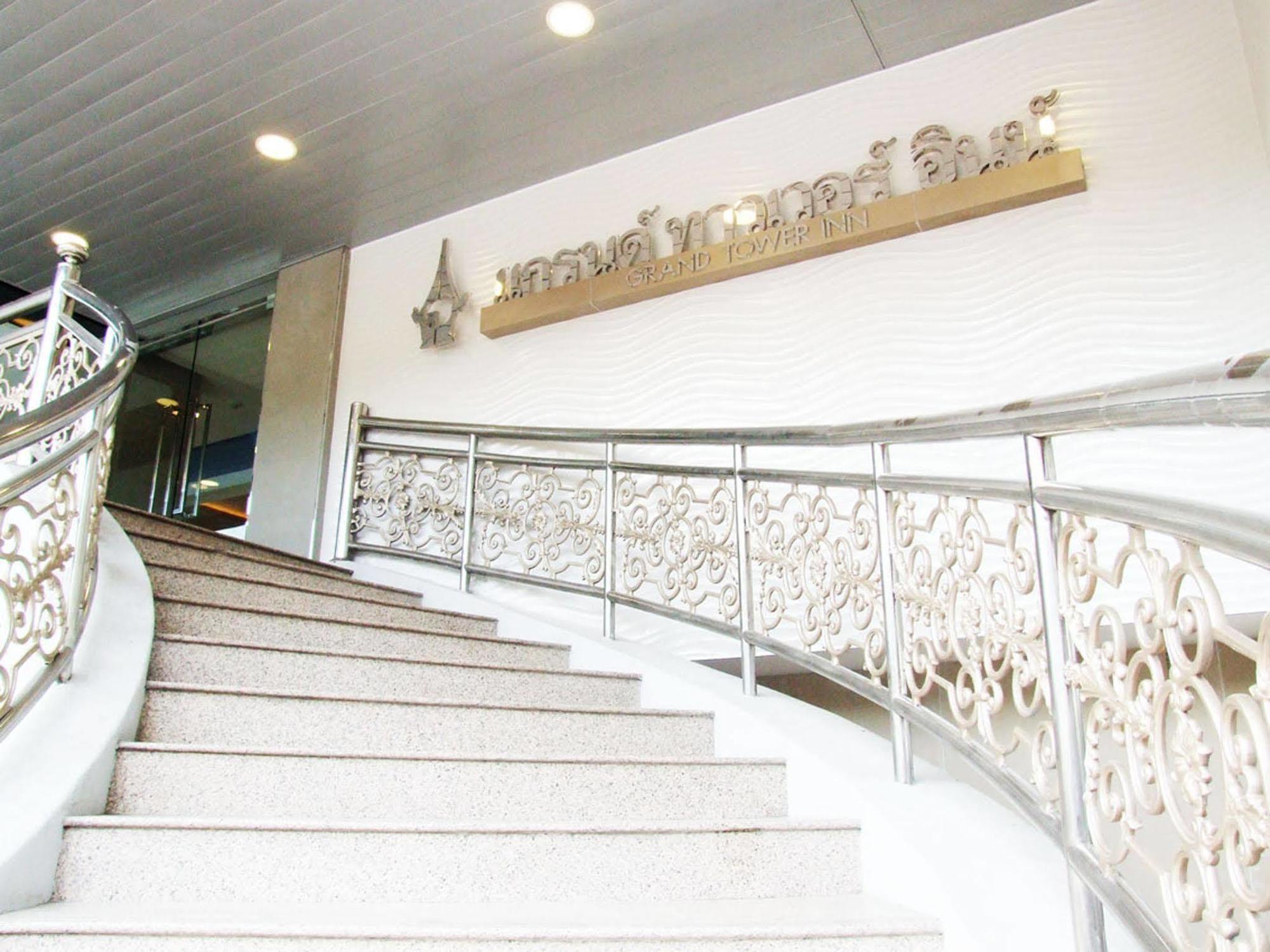 Grand Tower Inn Sathorn Hotel Bangkok Bagian luar foto
