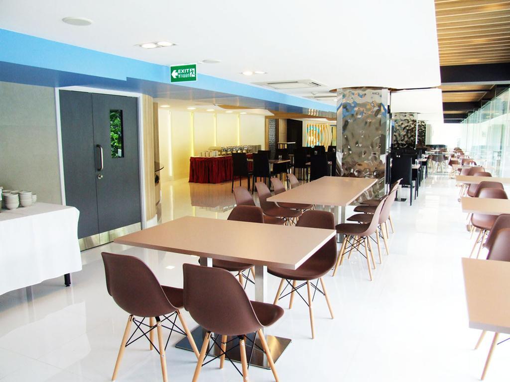 Grand Tower Inn Sathorn Hotel Bangkok Bagian luar foto